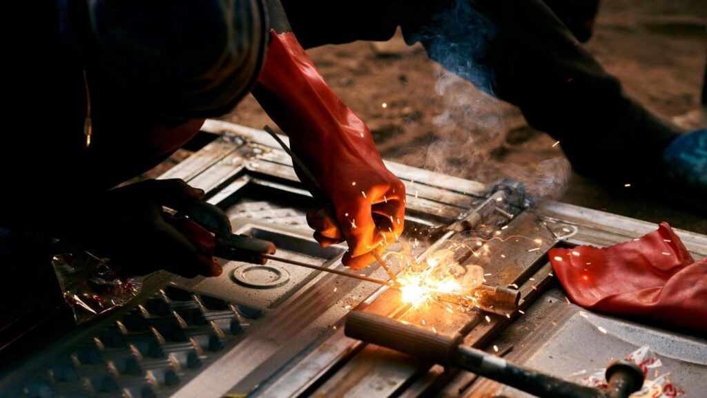 Quan trắc môi trường lao động có bắt buộc không? Giải thích và hướng dẫn mới nhất