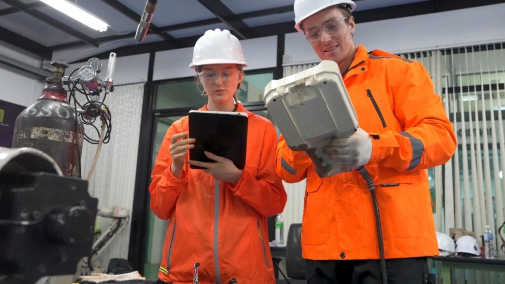 An Toàn Công Nghiệp Là Gì? Giải Pháp Kiểm Soát Rủi Ro Trong Doanh Nghiệp
